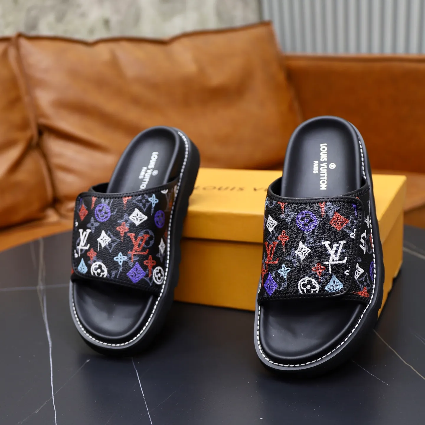 Ex-factory price: 320💰🙅‍♂️🙅‍♂️🙅‍♂️ Brand: LV Louis Vuitton Standard code: 38-45 Grade: Same as the official website Material: Original material design Original rubber wear-resistant molded outsole Style category: Men's fashion sandals Distinguished luxury brand elements Top luxury Color: Actual picture color